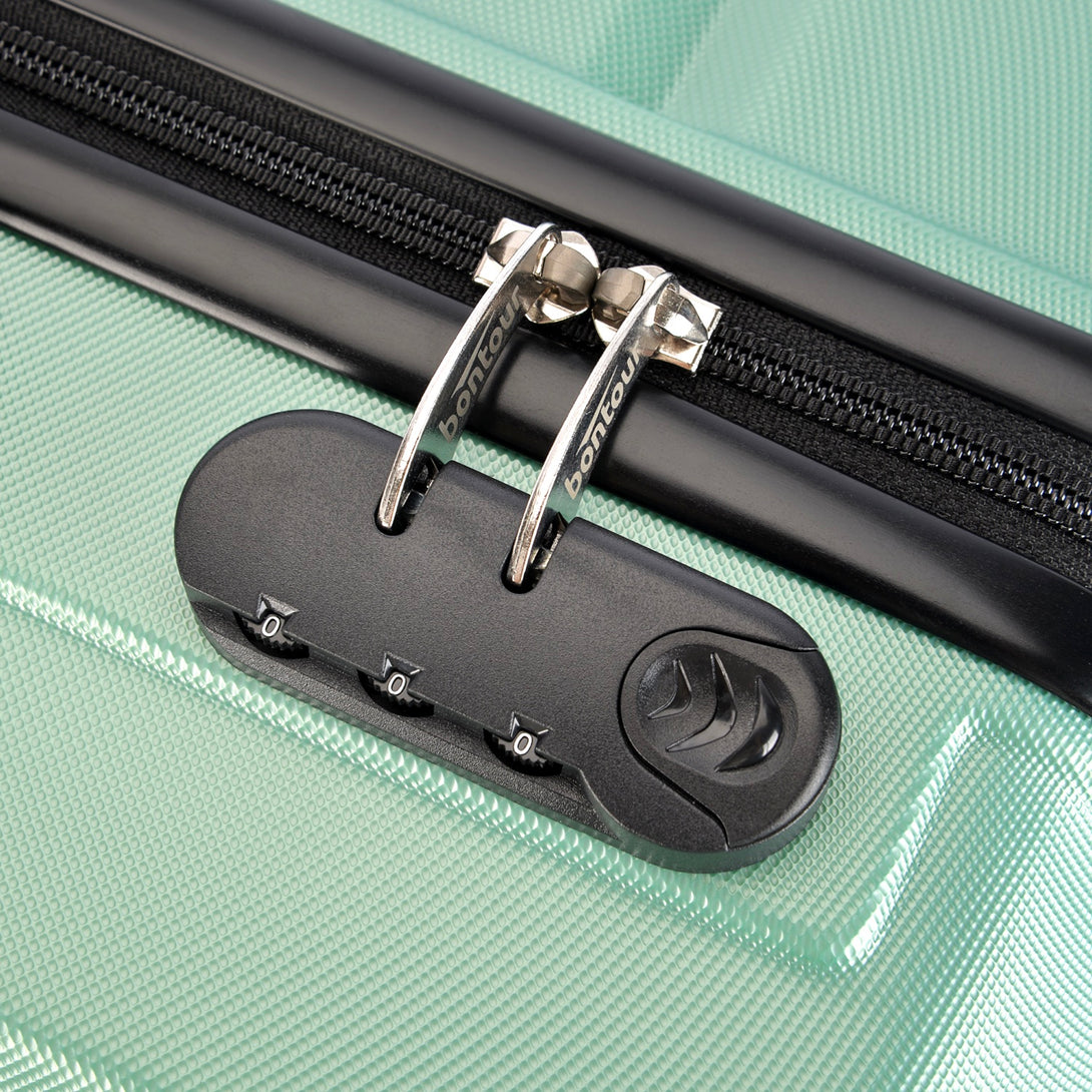 BONTOUR “spinner” közepes duplakerekes gurulós bőrönd, púderzöld-VASBÚTOR