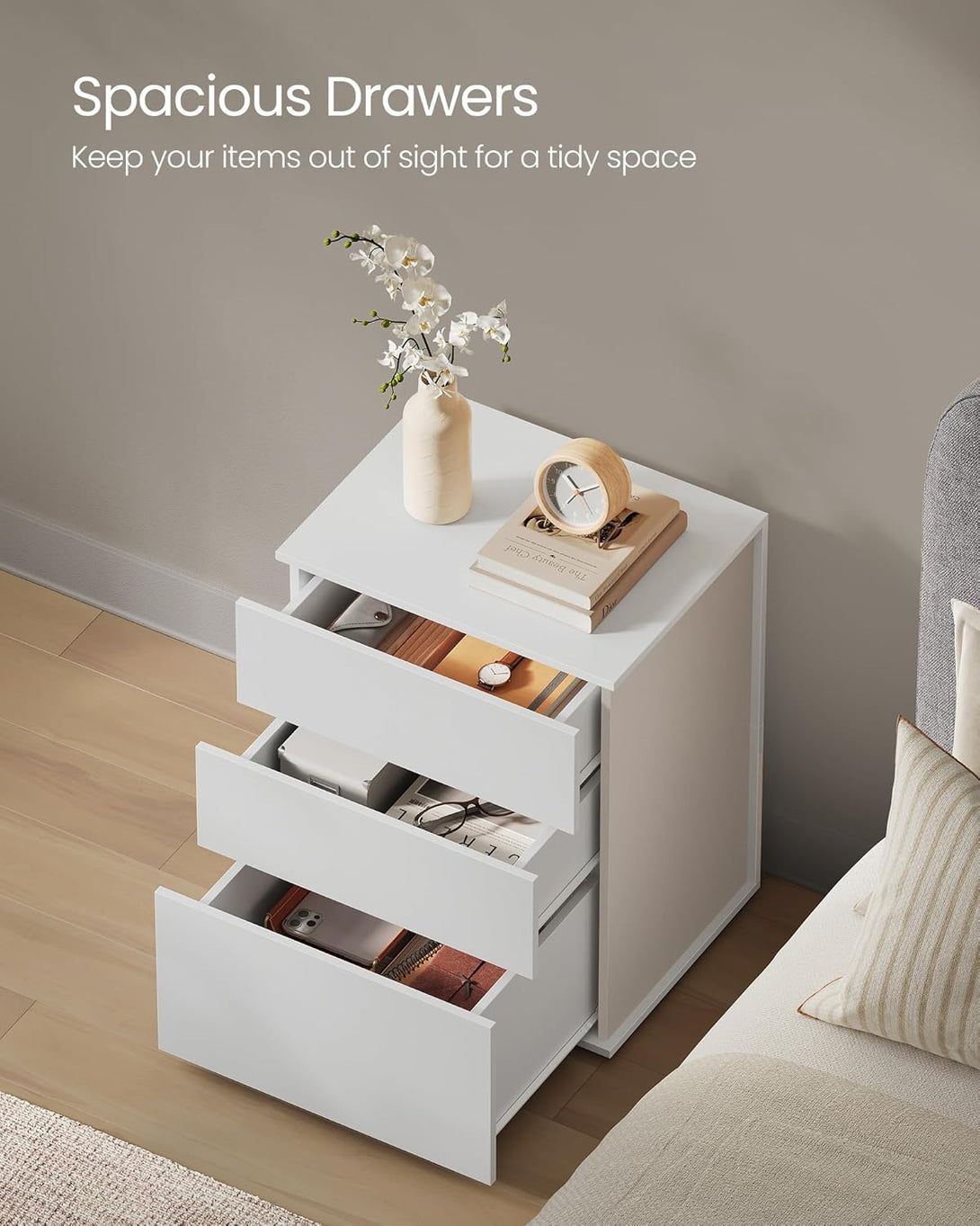 Éjjeliszekrény 3 tárolófiókkal, matt fehér és cappuccino bézs színben-VASBÚTOR