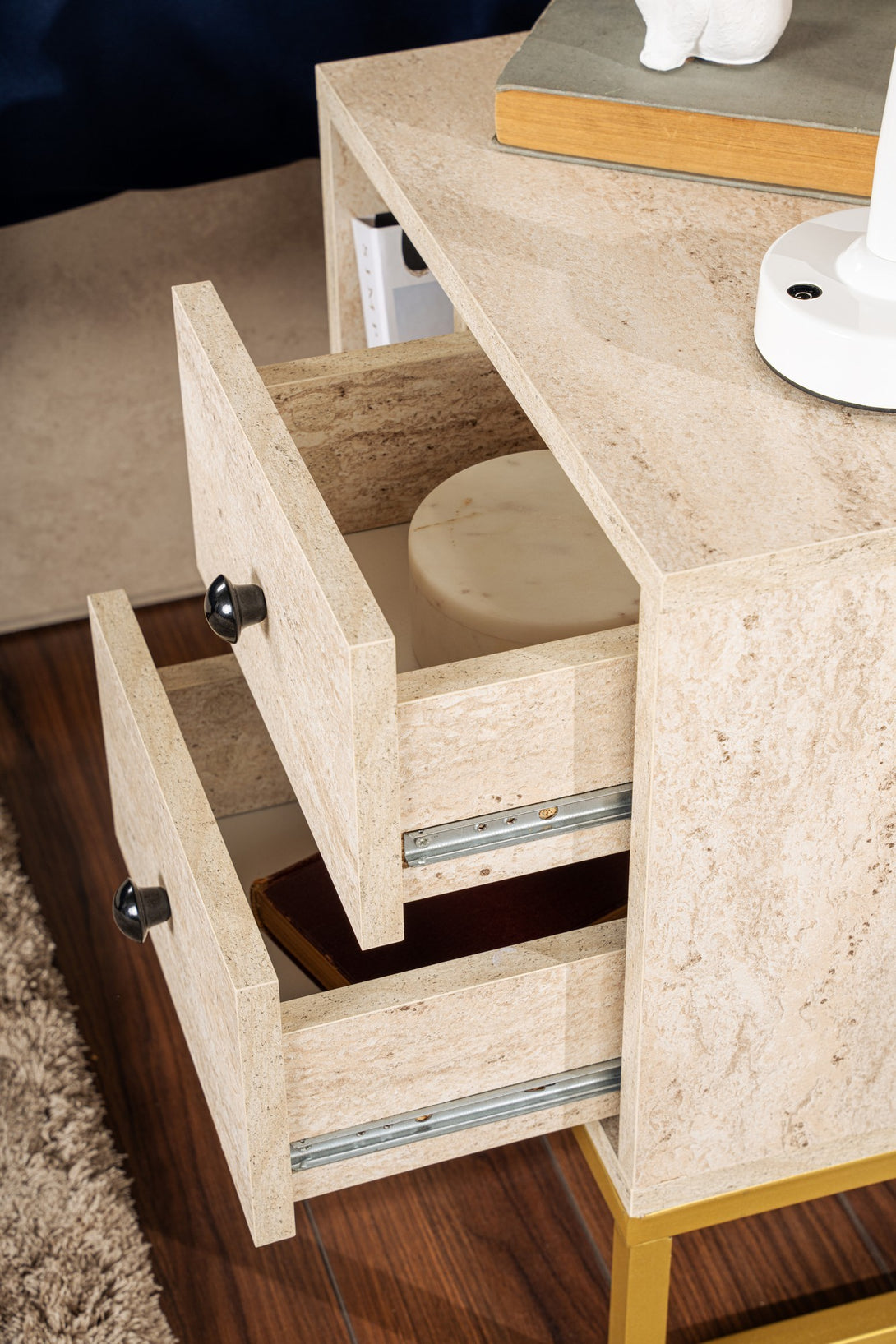 Éjjeliszekrény Glimmer - Travertine, Arany-VASBÚTOR