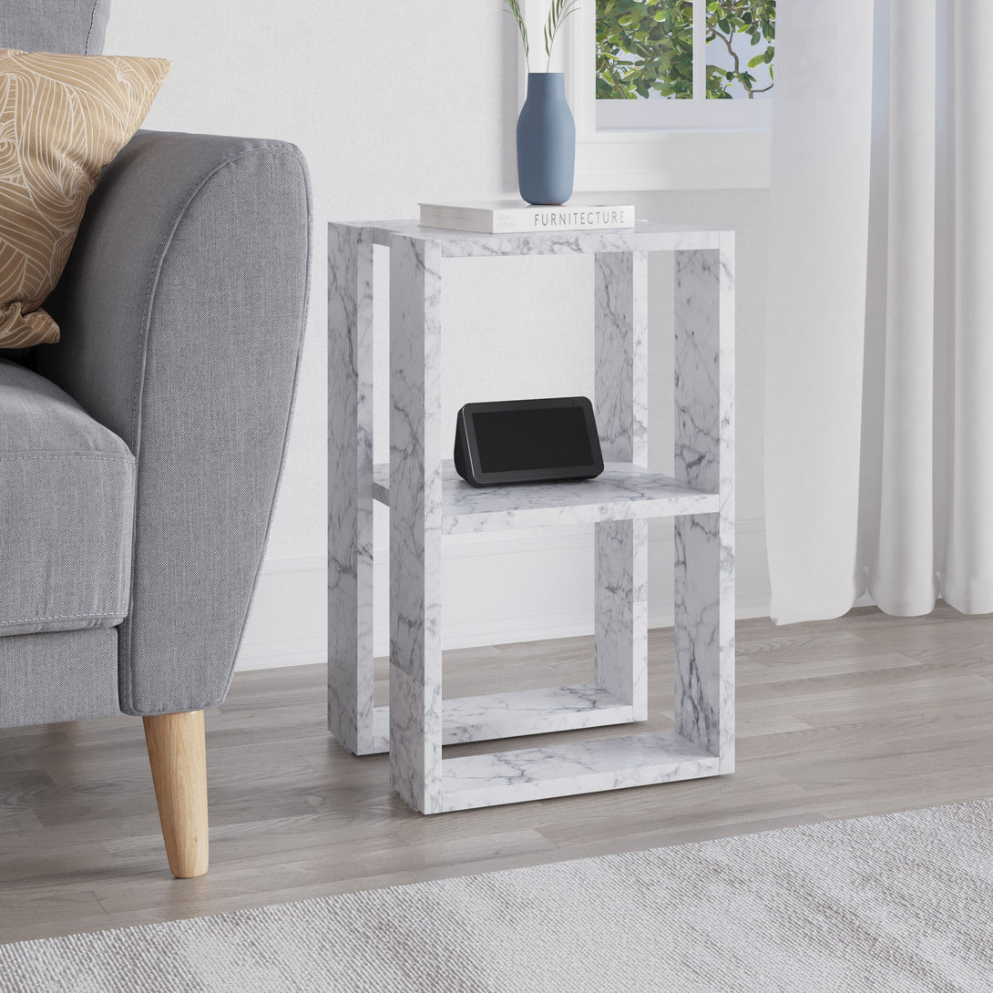 Éjjeliszekrény Lonie - Carrara Marble-VASBÚTOR