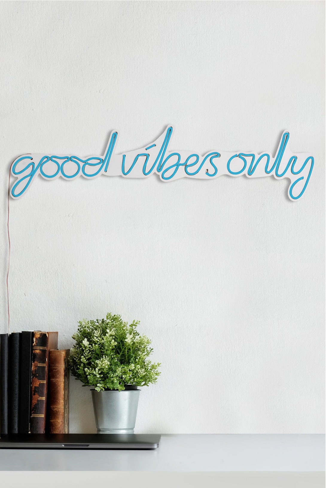 Műanyag LED-es fali dekoráció, Good Vibes Only - Blue-VASBÚTOR