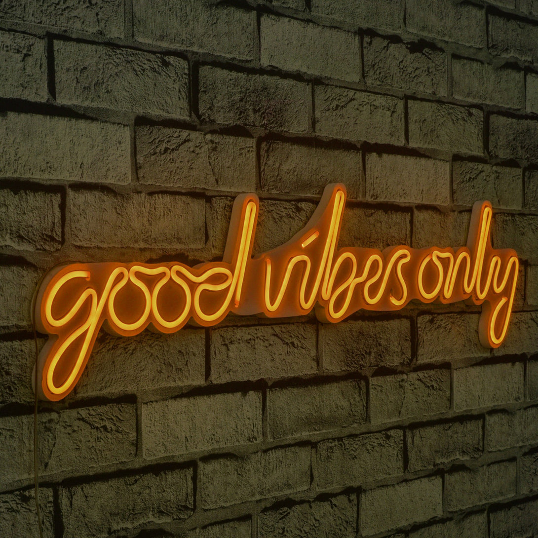 Műanyag LED-es fali dekoráció, Good Vibes Only - Sárga-VASBÚTOR